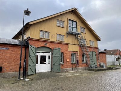 Fasaden på Praktiska Gymnasiet i Ystad.