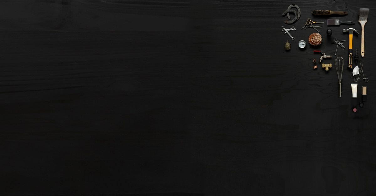 Ett svart block med verktyg uppe i högra hörnet.